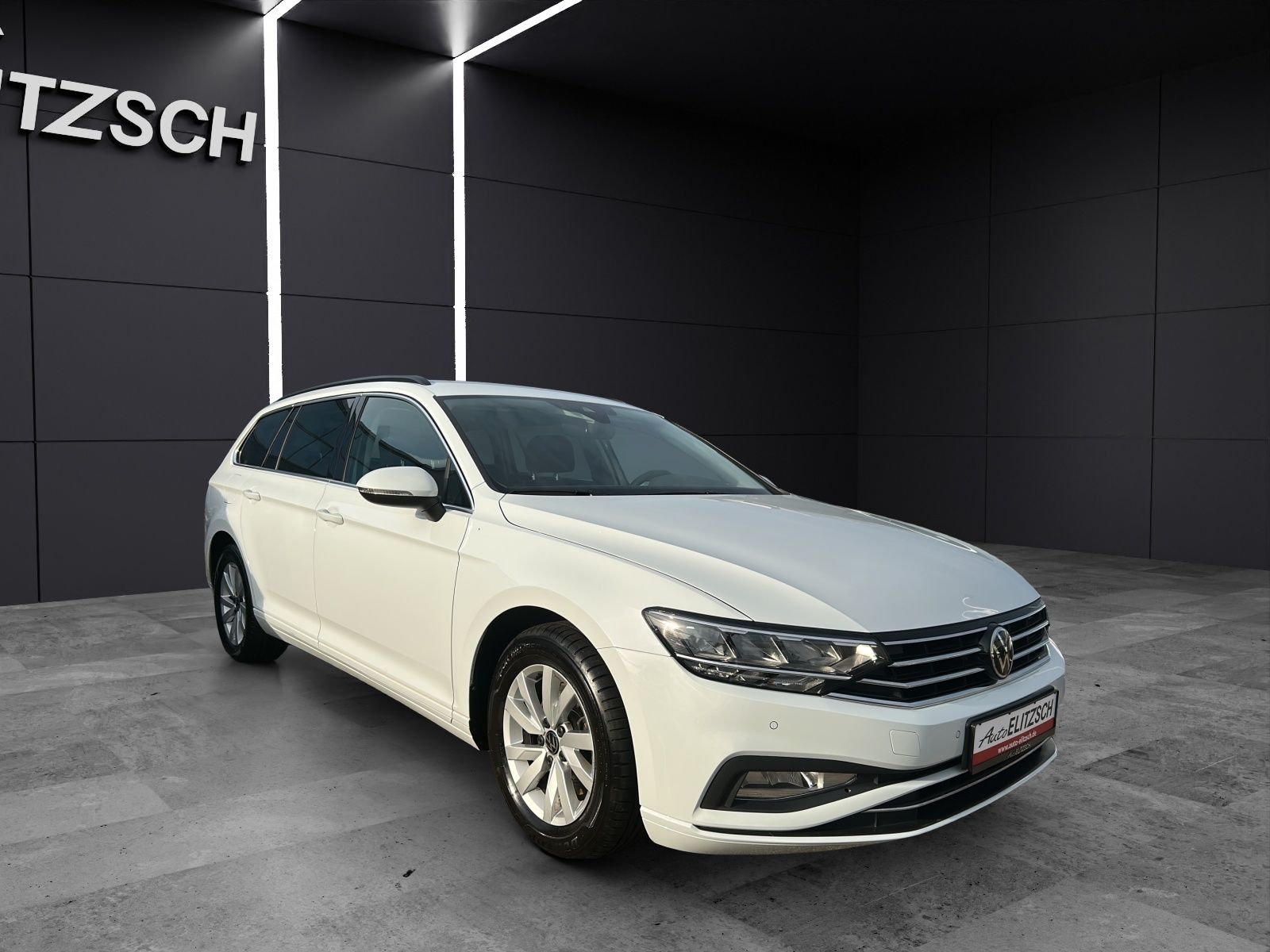 Fahrzeugabbildung Volkswagen Passat Variant Business TDI DSG LED ACC SHZ Rear