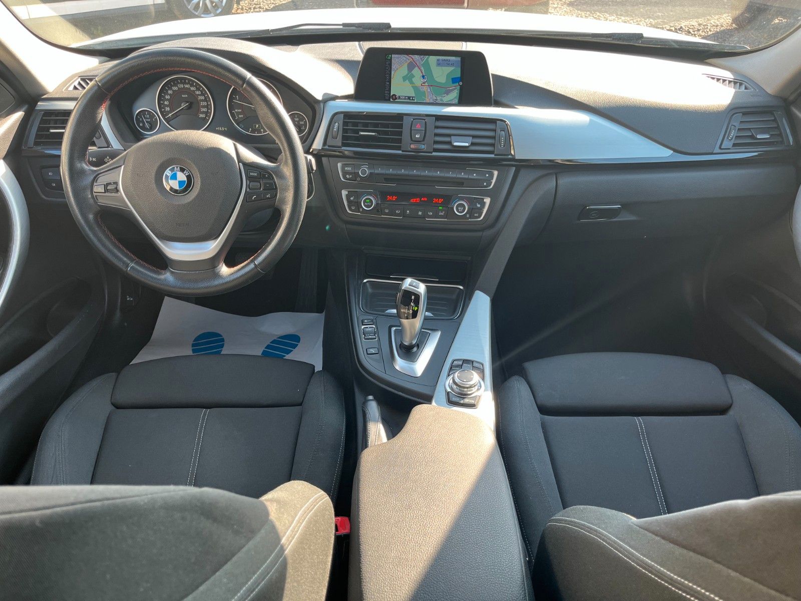 Fahrzeugabbildung BMW 320d Limo Aut. SPORT LINE Navi Xenon SPORTSITZE