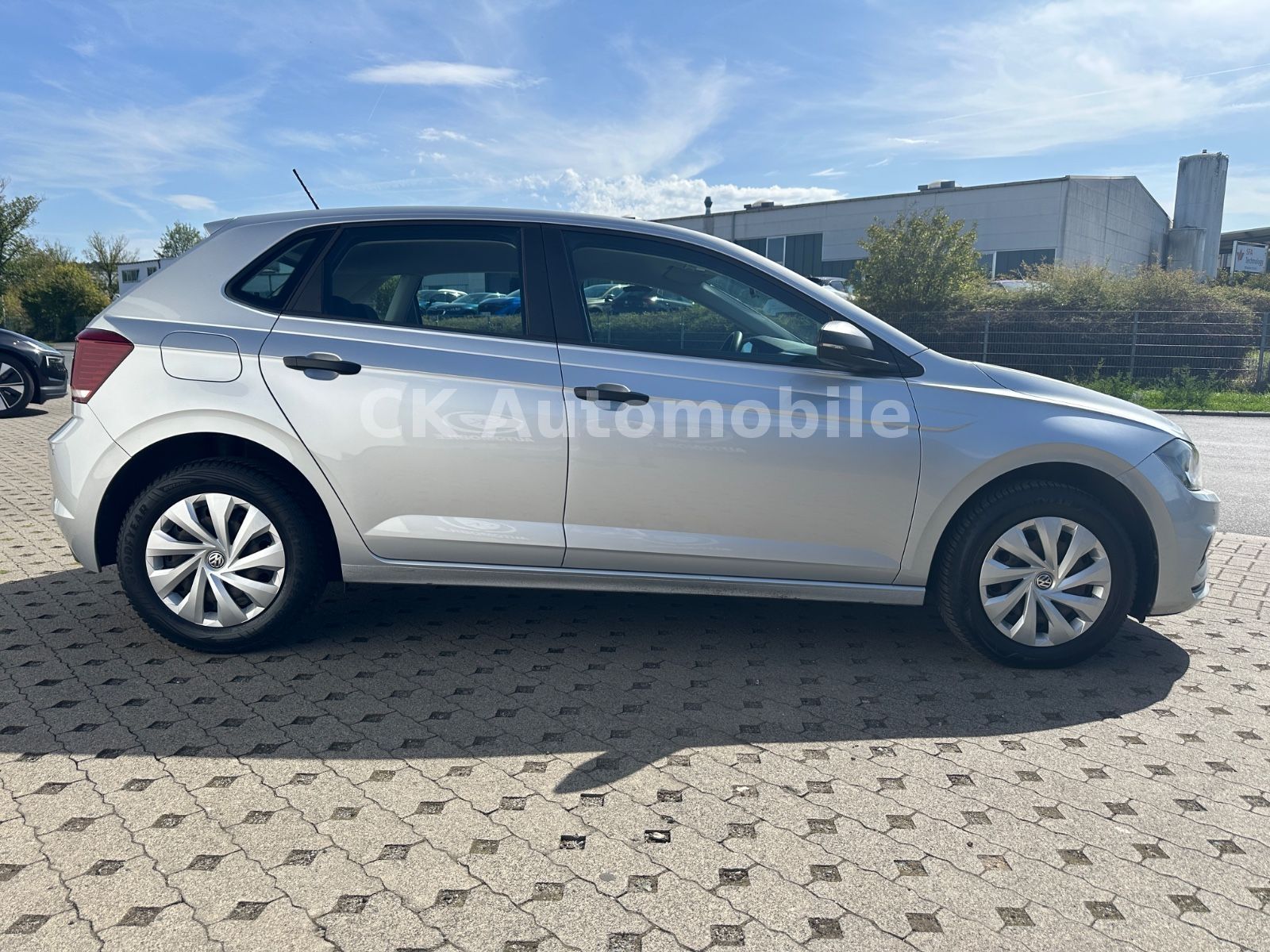 Fahrzeugabbildung Volkswagen Polo VI Trendline 1.0 BMT/Klima/Navi/PDC