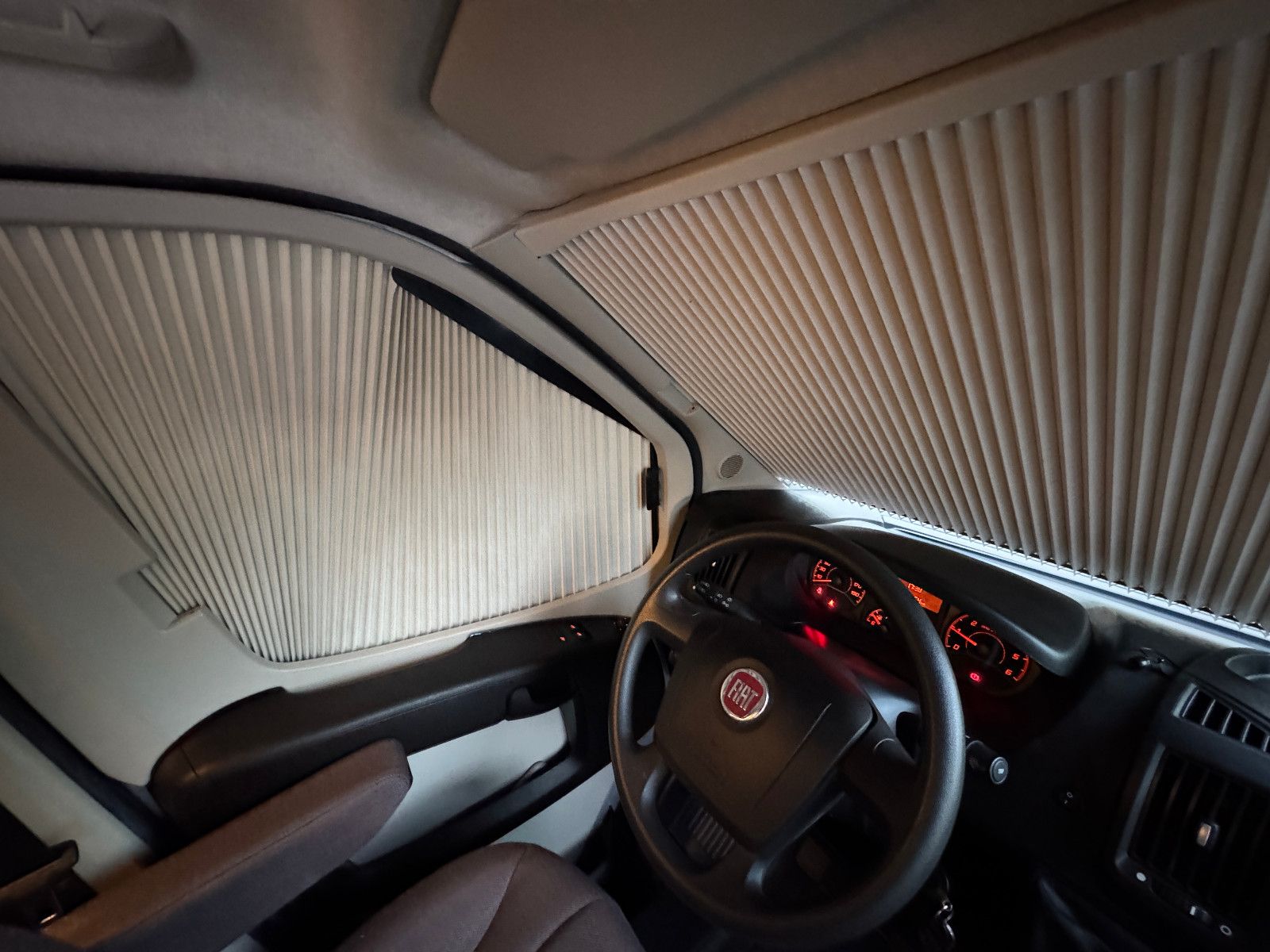 Fahrzeugabbildung HYMER / ERIBA / HYMERCAR YOSEMITE 600 CROSSOVER FIAT SCHLAFDACH LÄNGSBETT