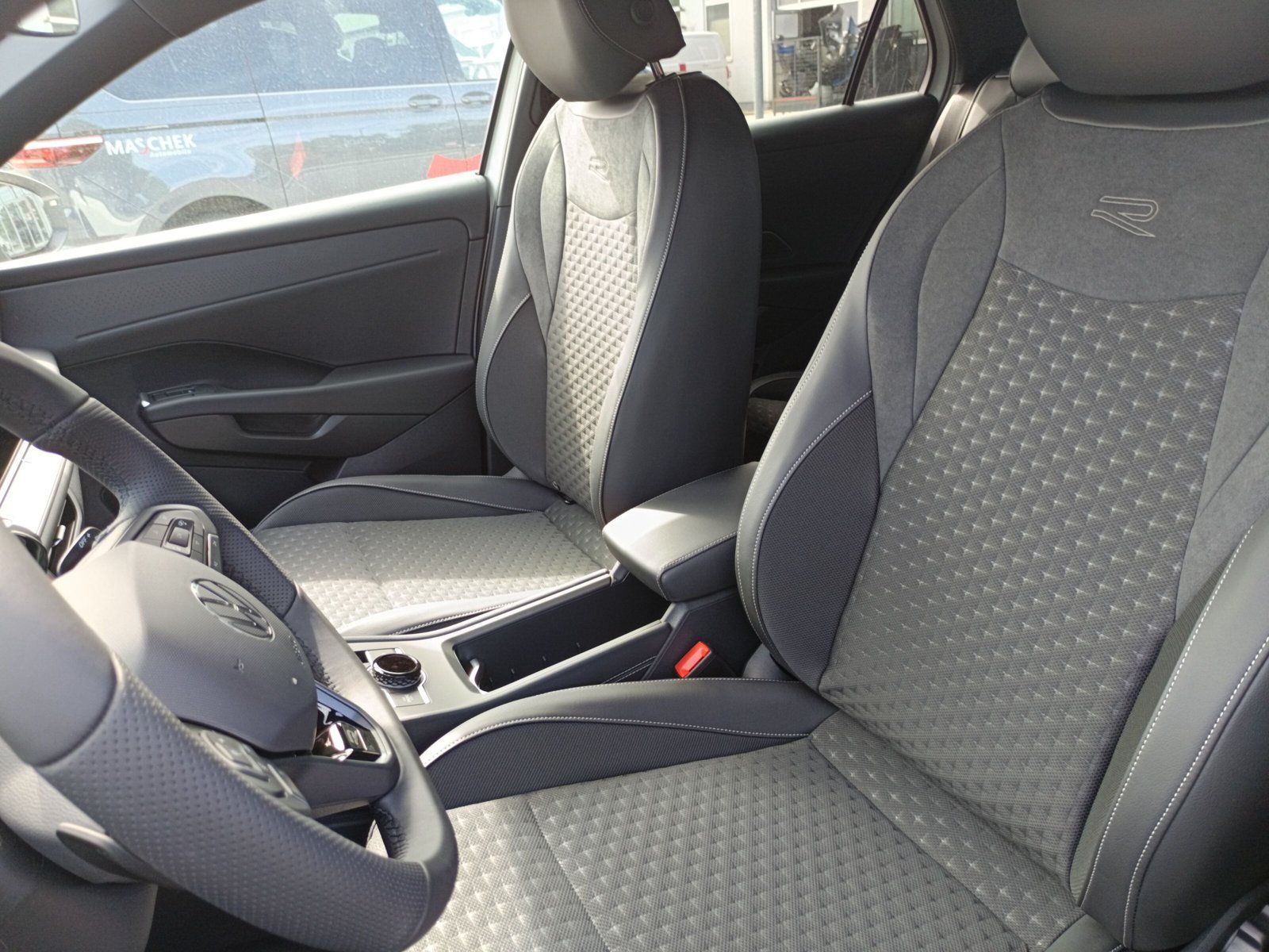 Volkswagen T-Roc - Bild 12