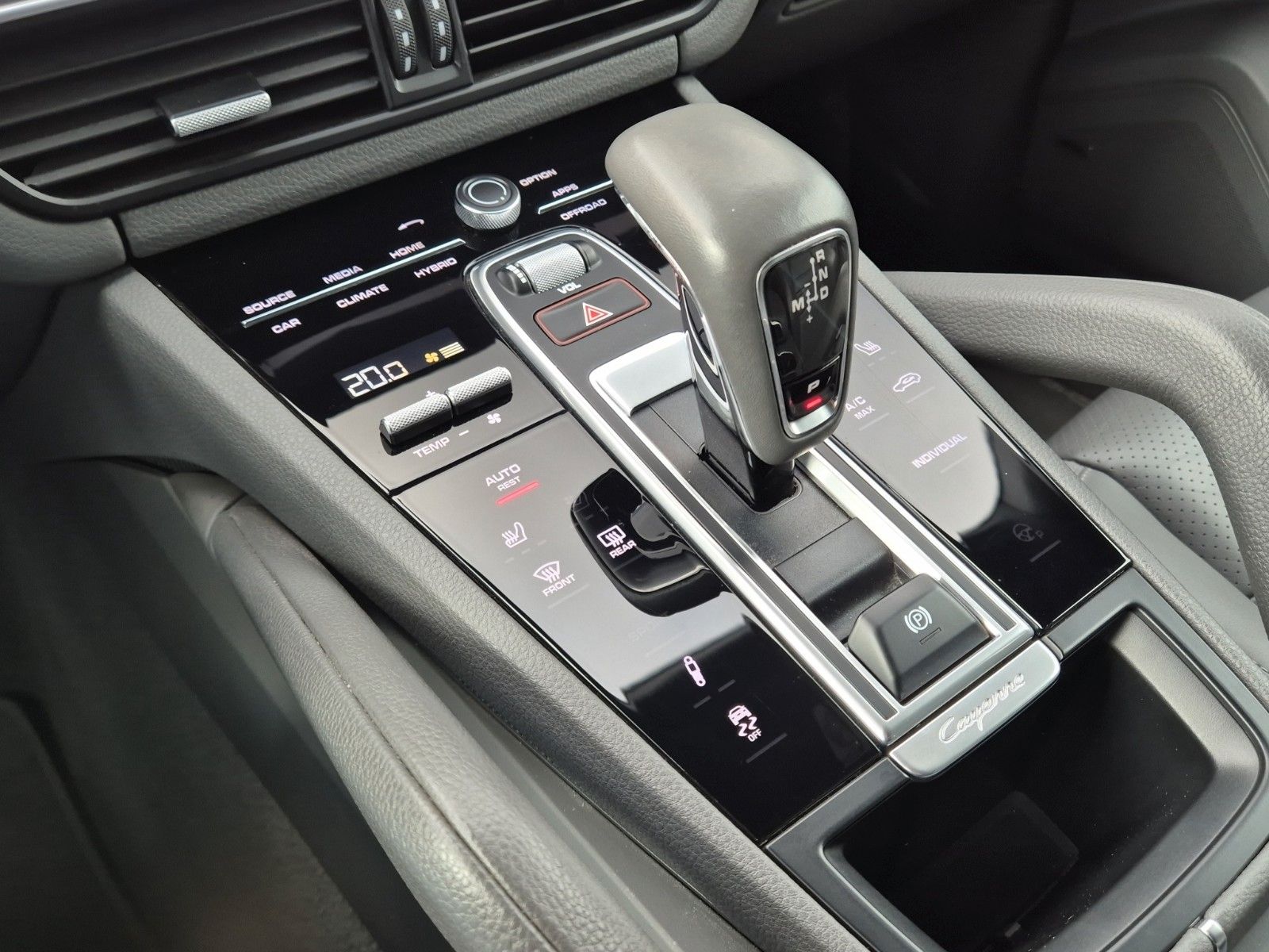 Fahrzeugabbildung Porsche CAYENNE COUPE PANO BOSE KAM 21" SPORTCHRONO