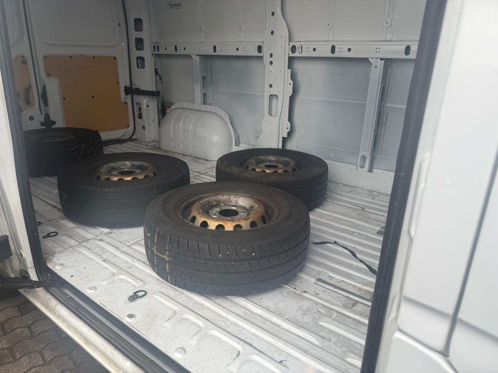 Fahrzeugabbildung Renault Master III Kasten L2H2 HKa 3,5t