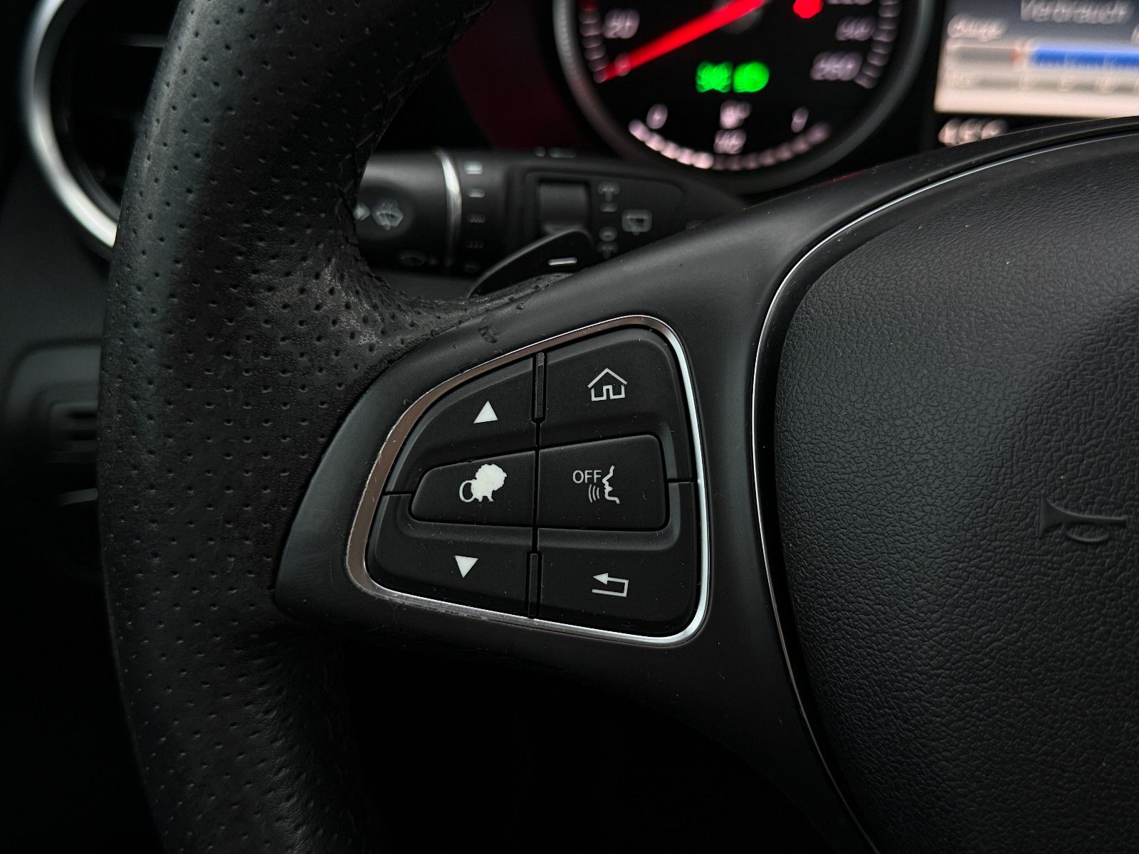 Fahrzeugabbildung Mercedes-Benz GLC 220d 4Matic 9G Exclusive GRA Nav LED SHZ PDC