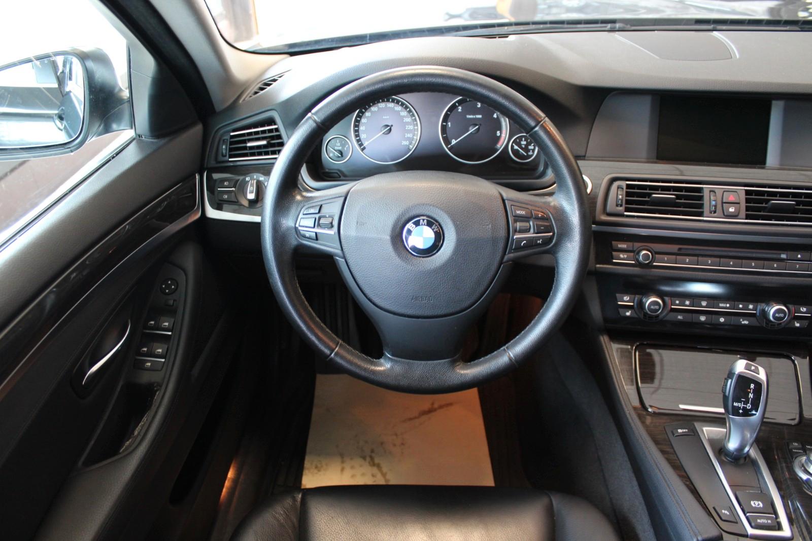 BMW 530 d Touring 245 ch • Boîte auto • 1ère Main - Cuir Dakota • Attelage • Bi-Xénon