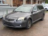 Toyota Avensis Kombi 2.2 D-CAT Sol - Toyota Avensis Gebrauchtwagen in Berlin