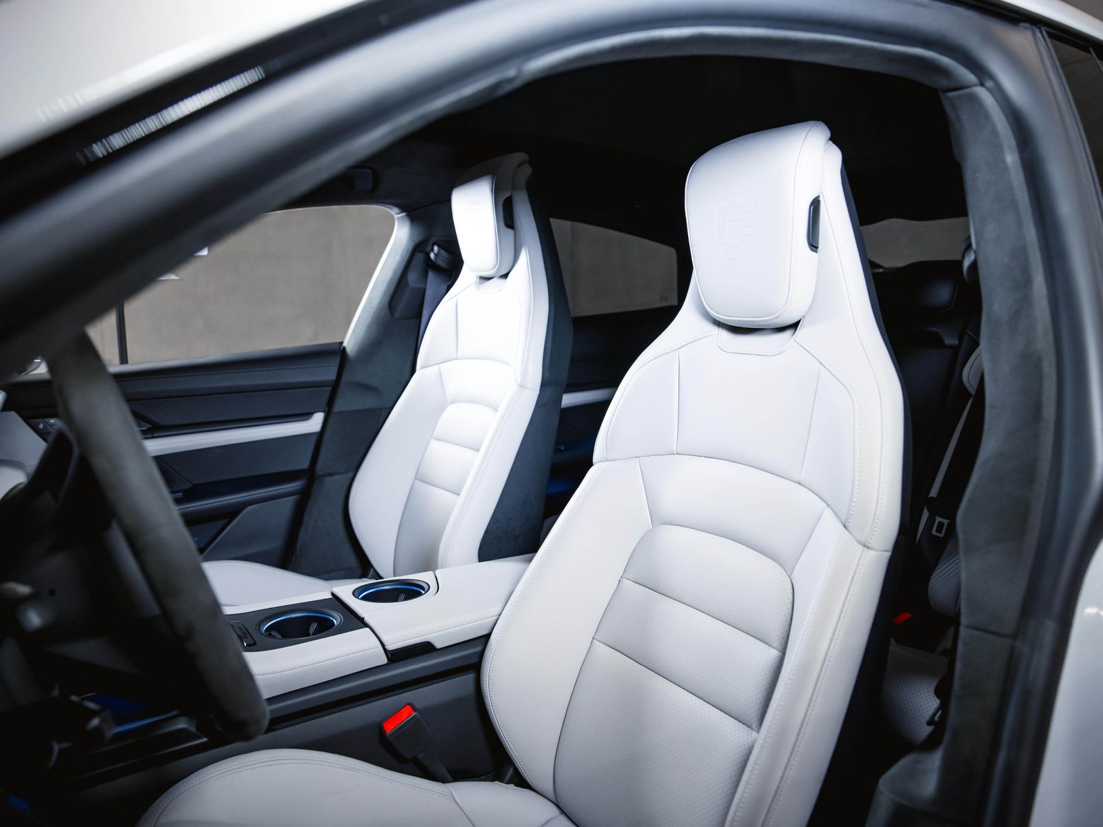 Porsche Taycan 4S Head-Up Hinterachslenkung Panoramadach foto 15