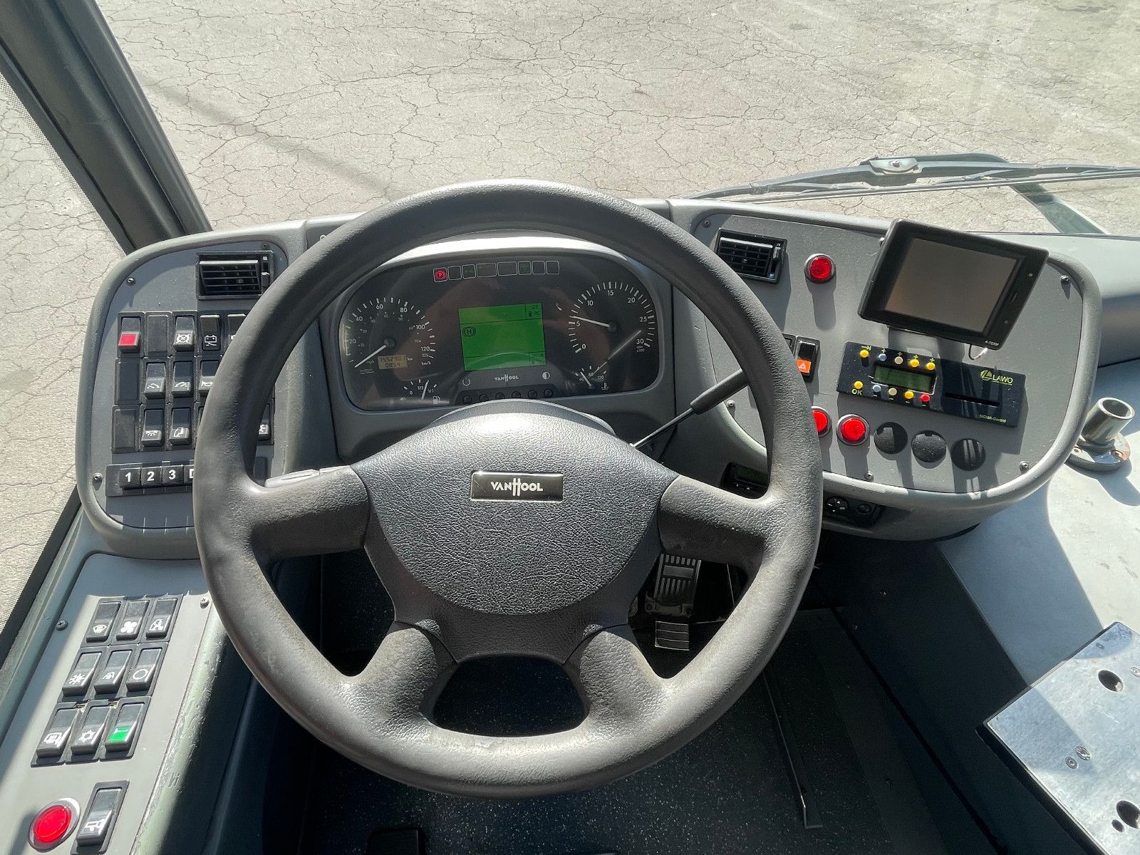 VANHOOL  2013 - Image 10 of 32