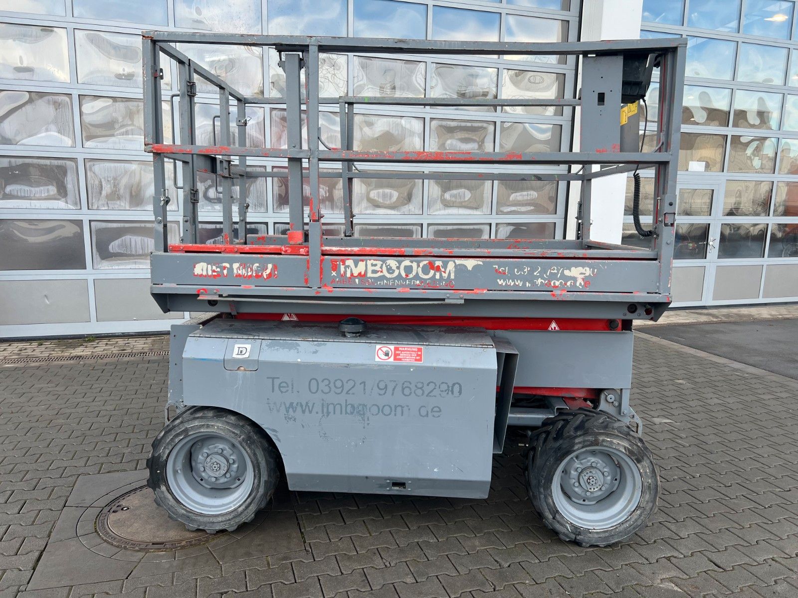 Fahrzeugabbildung Genie GS 2668 / 2.465h / Allrad / Arbeitshöhe: 9,90m