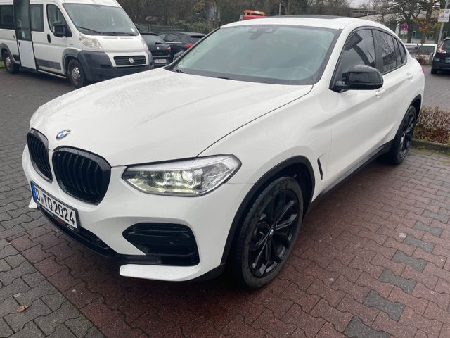 BMW X4 xDrive Sport AHK LED Panorama Keyless uvm