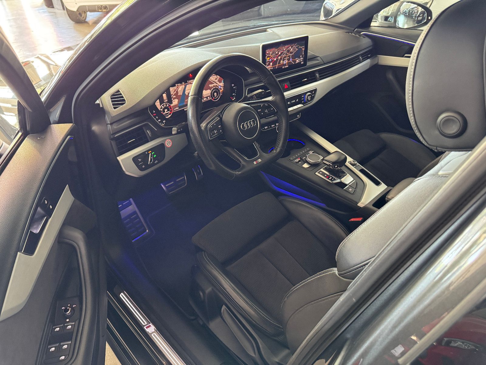 Fahrzeugabbildung Audi A4 2.0 TFSI S-TRONIC 3X-SLINE VIRTUAL LED VOLL