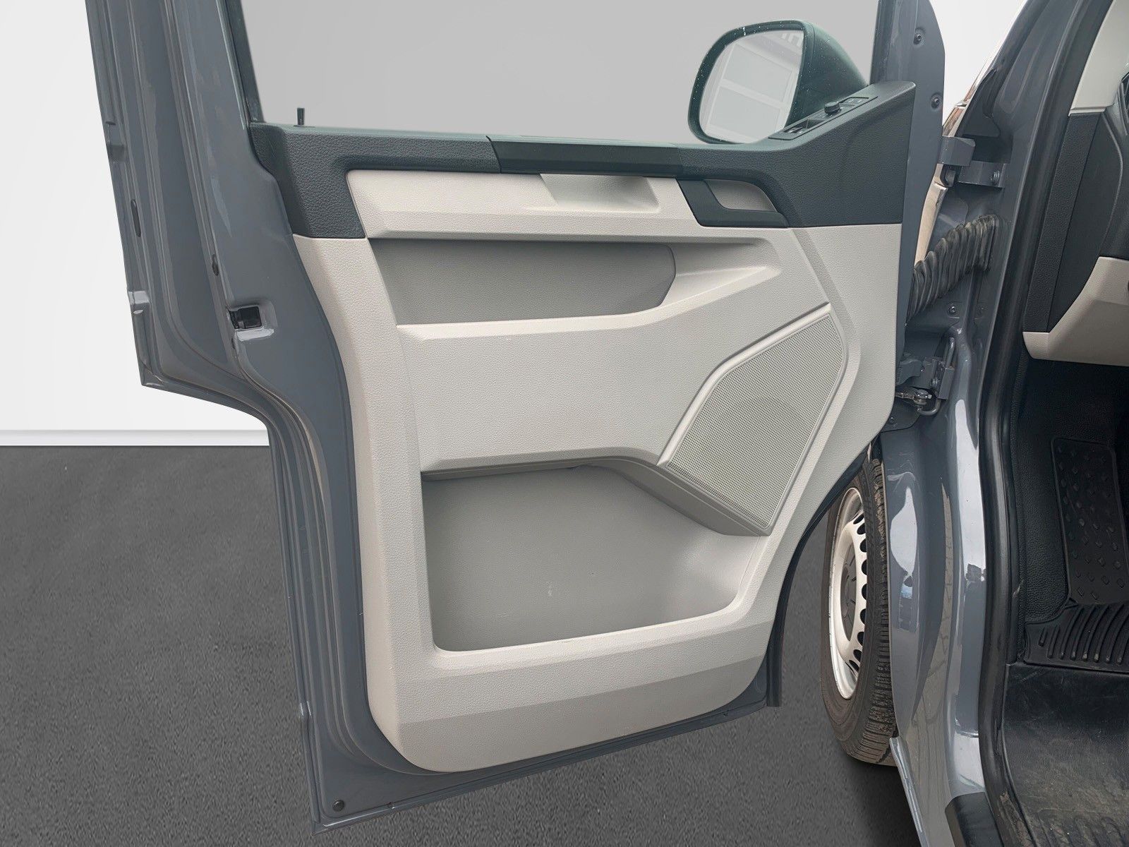Fahrzeugabbildung Volkswagen T6 Transporter Kasten *Werkbankausbau* *3000mm*