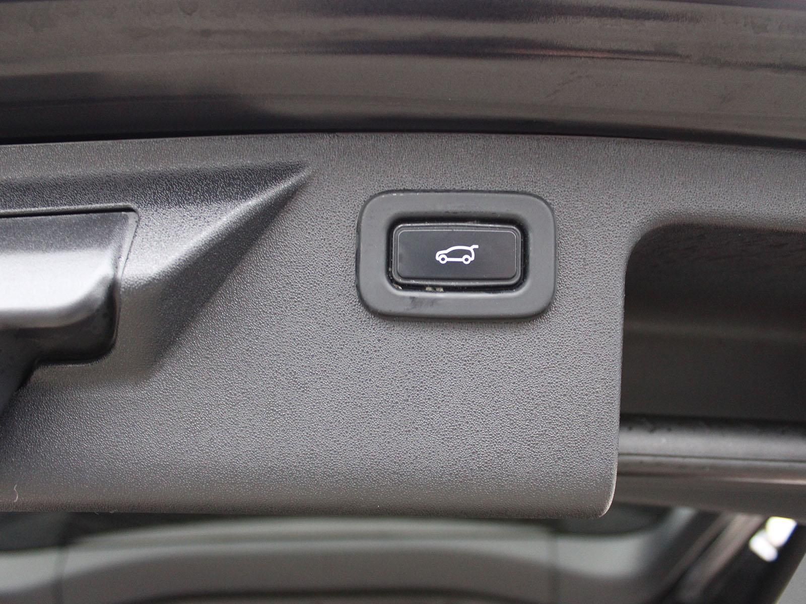 Fahrzeugabbildung Land Rover Land Rover Discovery Sport P300e R-Dynamic SE