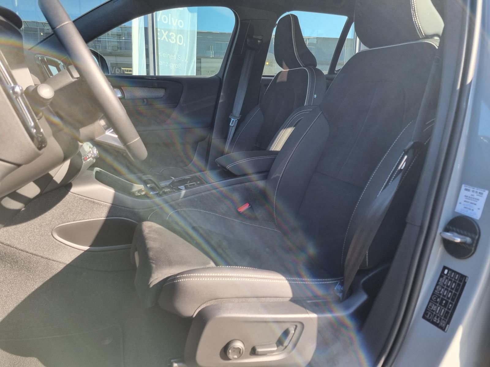 Fahrzeugabbildung Volvo XC40 B4 Benzin Plus Dark 'ACC, BLIS, 360-Cam'