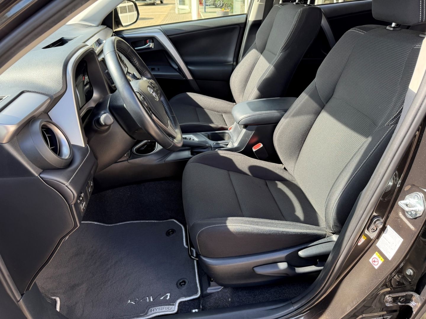 TOYOTA RAV 4 Hybrid Edition-S+ 2.5 VVT-i Navi Alu SHZ R - Image 10