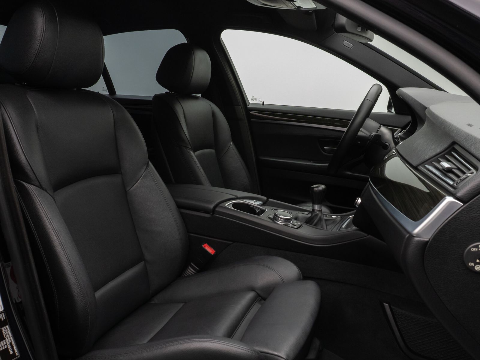 Fahrzeugabbildung BMW 525d M Sport Kamera HUD HiFi DrivingAssist LED