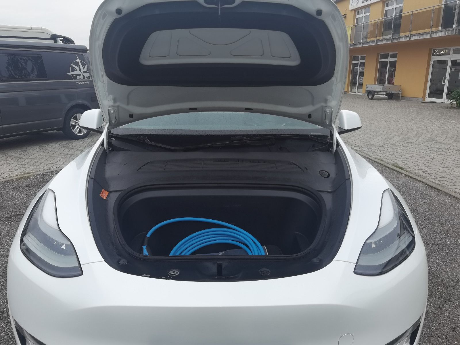 Fahrzeugabbildung Tesla Model Y Long Range Dual Motor Modell 2023