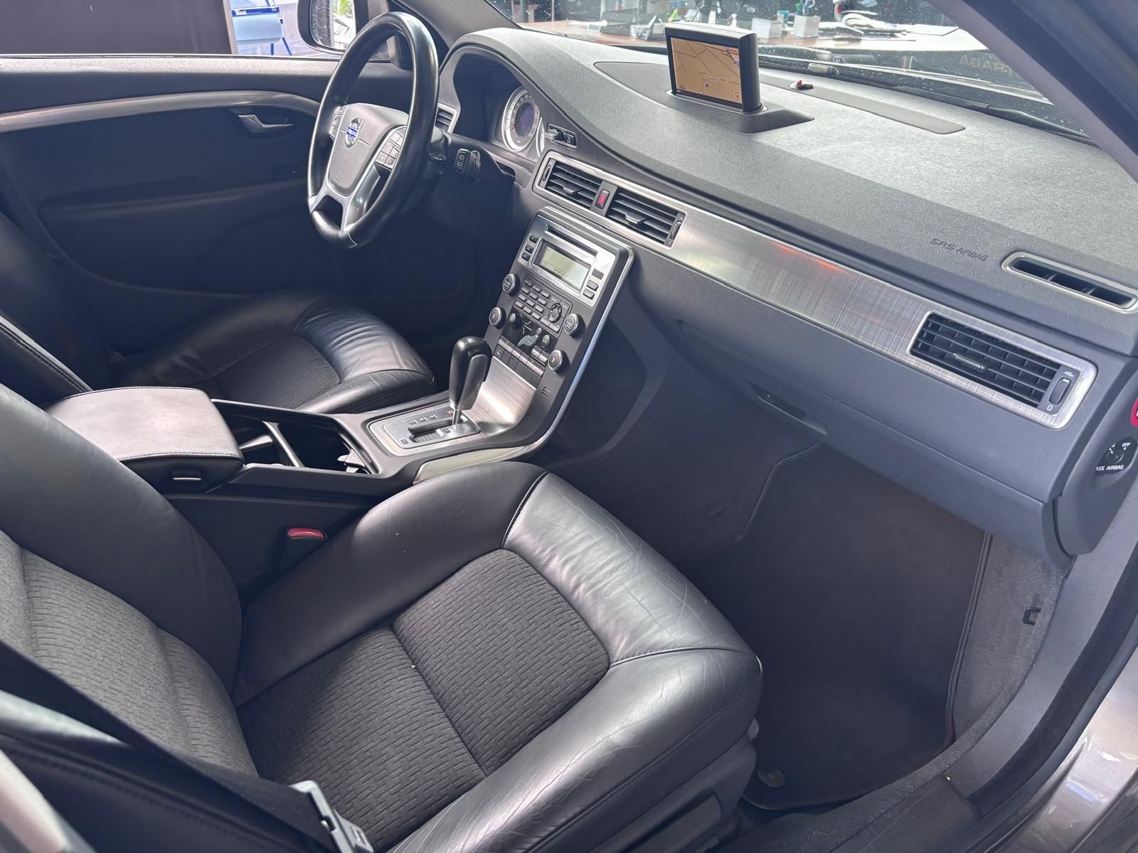 Fahrzeugabbildung Volvo V70 Kombi Momentum KLIMA NAVI ALU