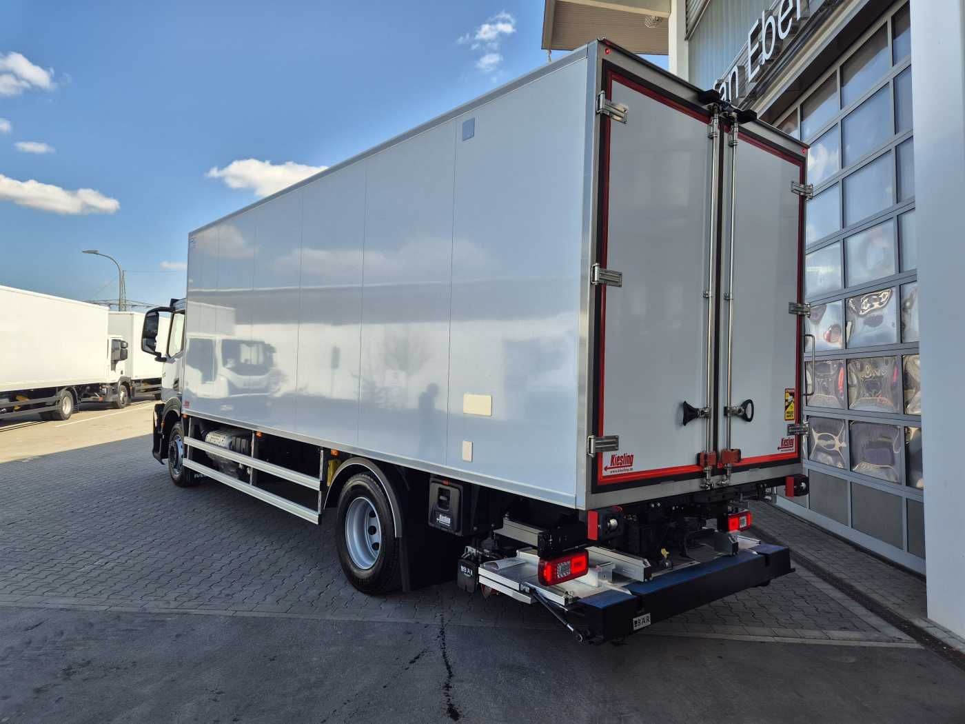 Fahrzeugabbildung Iveco S-Way AD190S40/FP ThermoKing T-1200R LBW Tür AHK