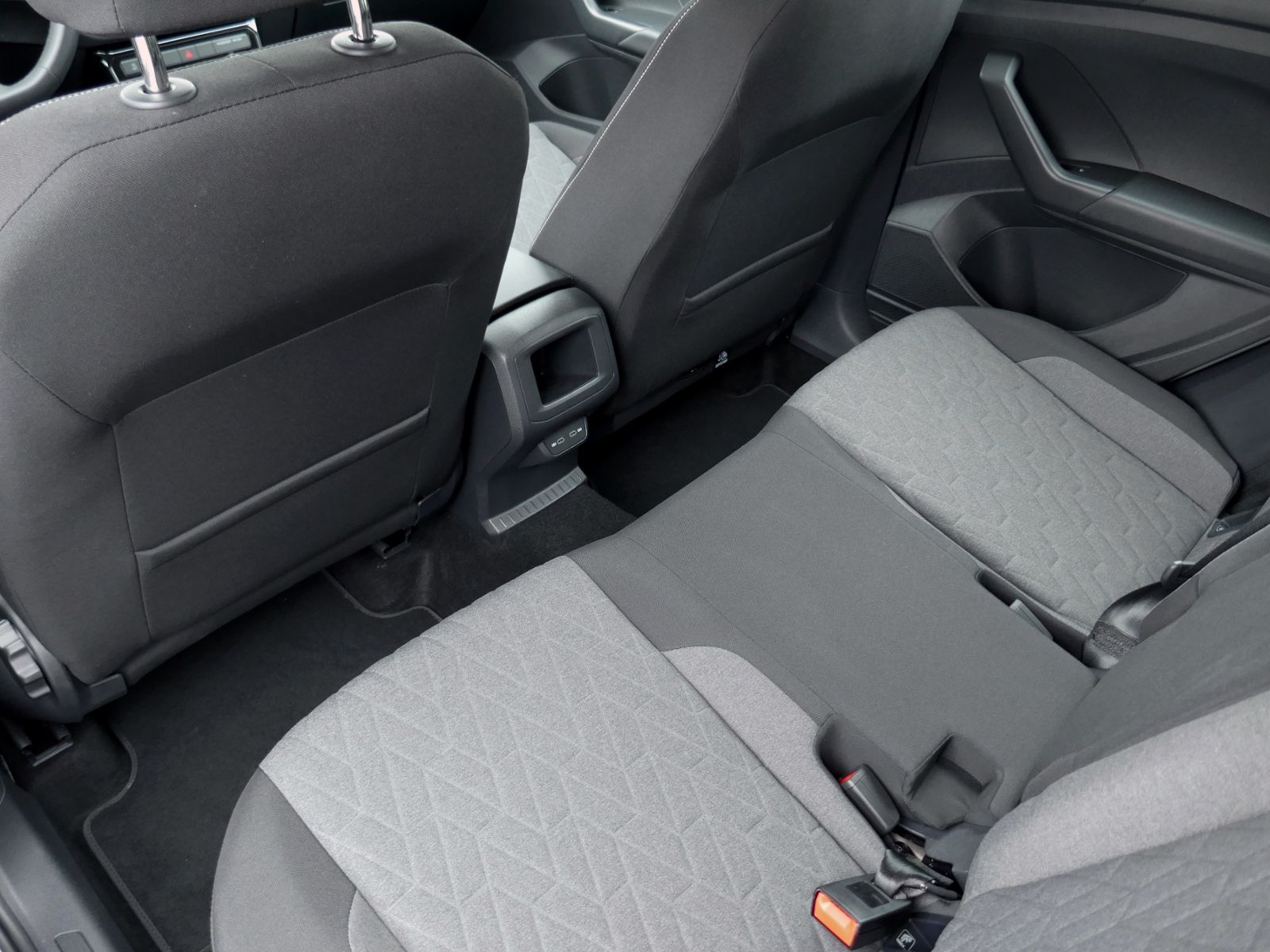 Fahrzeugabbildung Volkswagen T-Cross Life 1.0 TSI DSG | LED RFK ACC Navi App