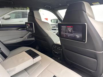 2017 BMW M5 — миниатюра 26