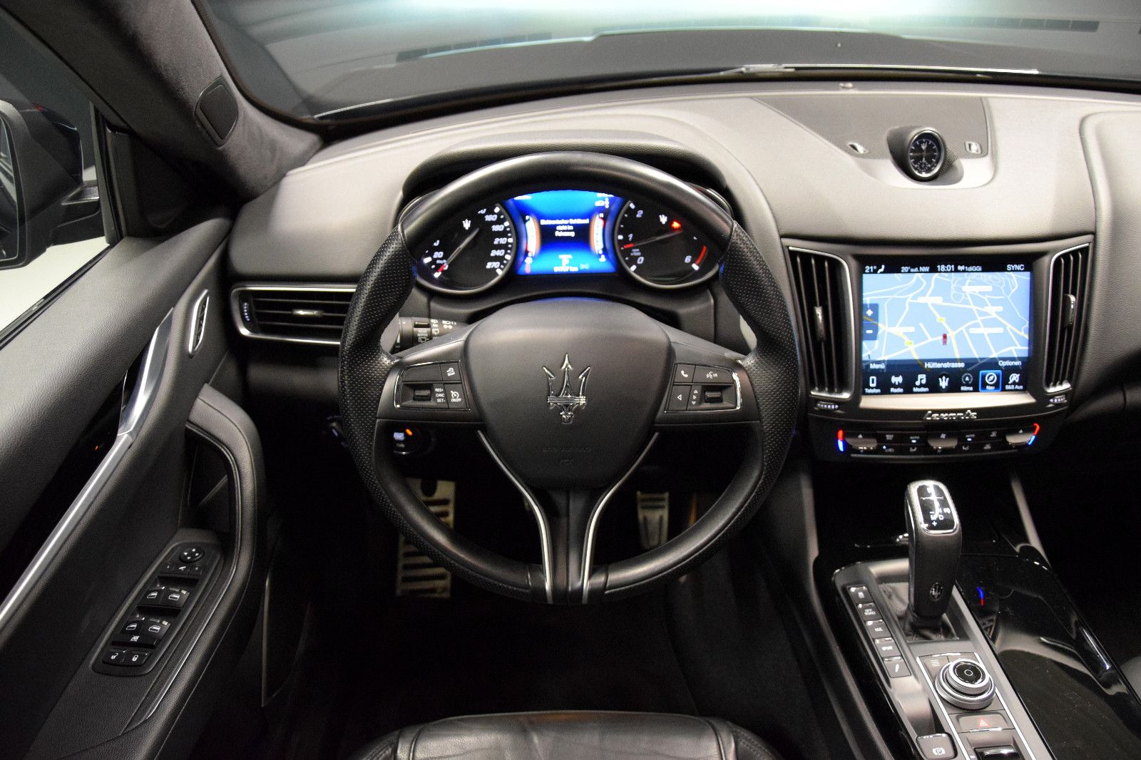 Fahrzeugabbildung Maserati Levante GranSport Pano Luft Trofeo Optik 21"
