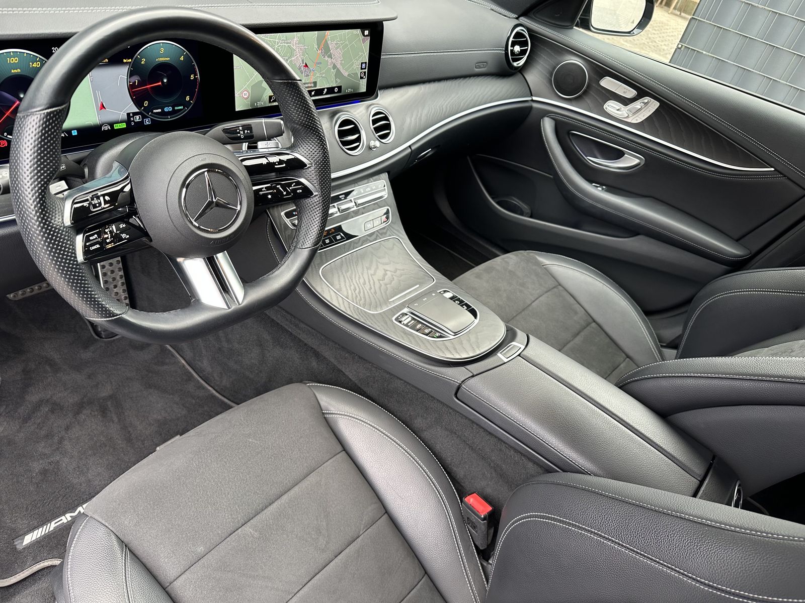 Fahrzeugabbildung Mercedes-Benz E 300d 4M T AMG-Line NAV+LED+360°+WIDESCREEN+ACC