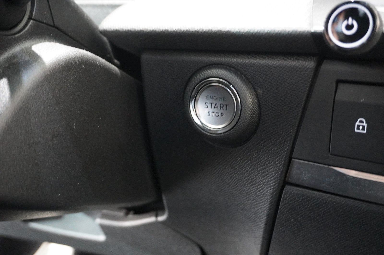 Fahrzeugabbildung Opel Astra L Lim. 1.6 HYBRID GS SPORT NAVI/360°/SPORT