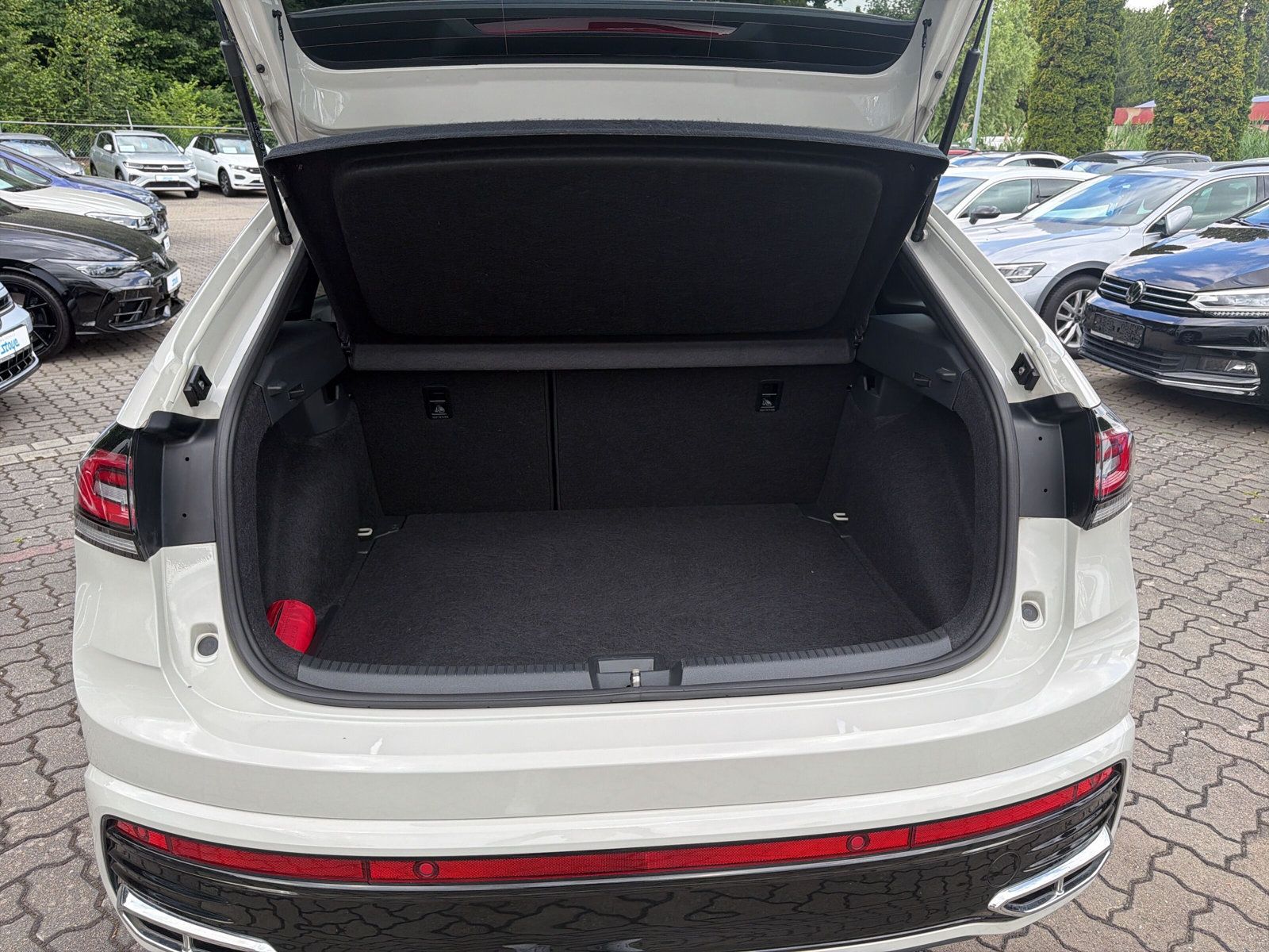 Taigo R-Line TSi DSG Apple CarPlay PANO AZV Matr
