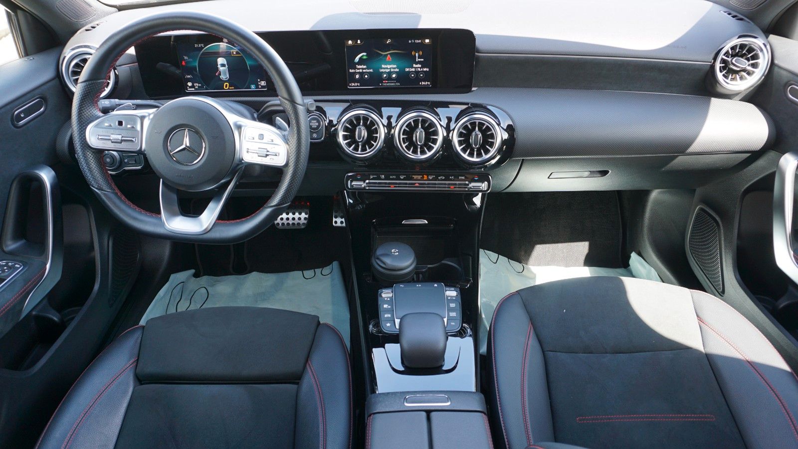 Fahrzeugabbildung Mercedes-Benz A 200 AMG Line,Navi, Keyless,Night-Pak,Panorama