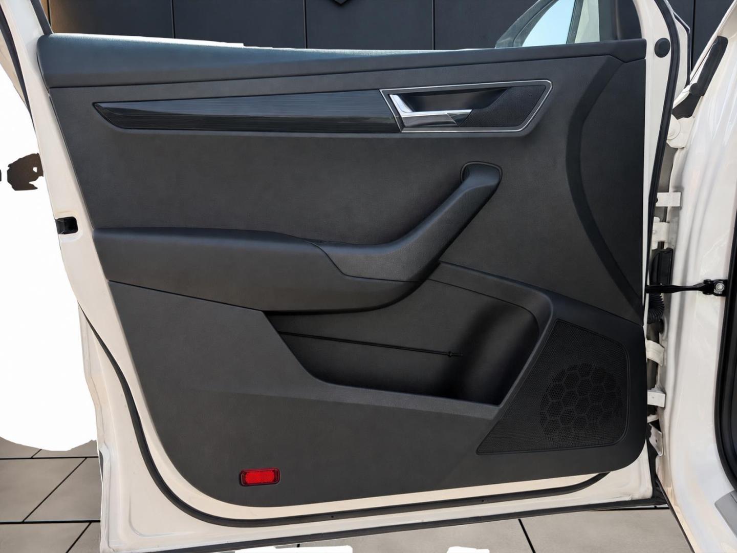 Skoda Karoq Style AHK PANO DAB NAVIGATION RKF SHZ PDC