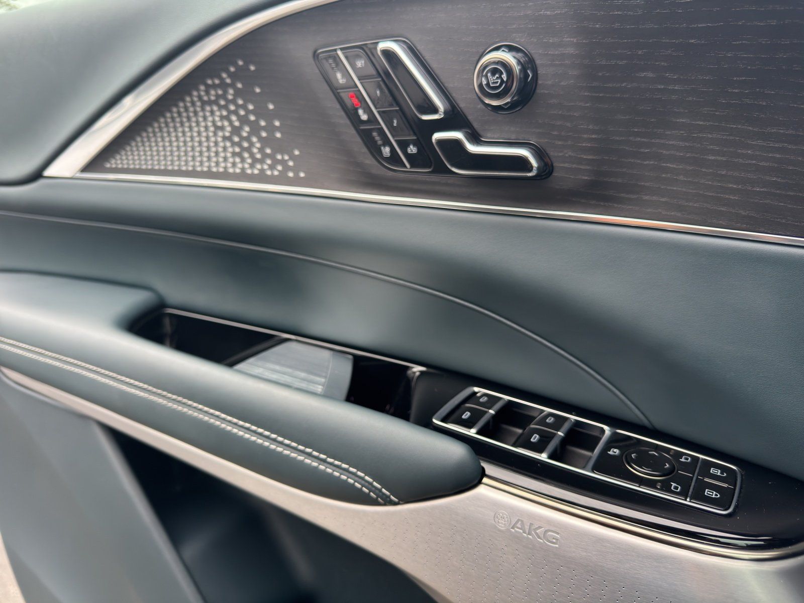 Fahrzeugabbildung Cadillac Lyriq AWD Sport/PANO-DACH/MASSAGE/360°CAM/