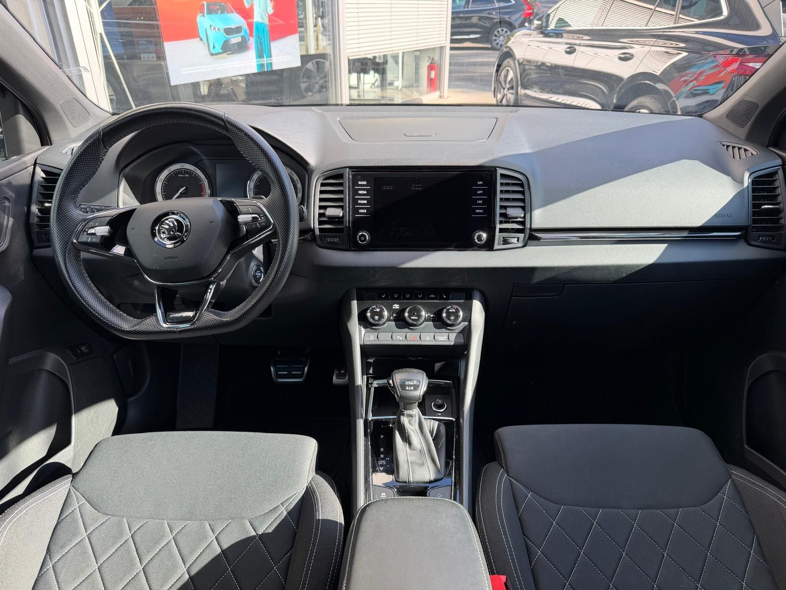 Fahrzeugabbildung SKODA Karoq 2.0TSI Sportline 4x4 DSG LED+NAVI+SHZ+TEMP