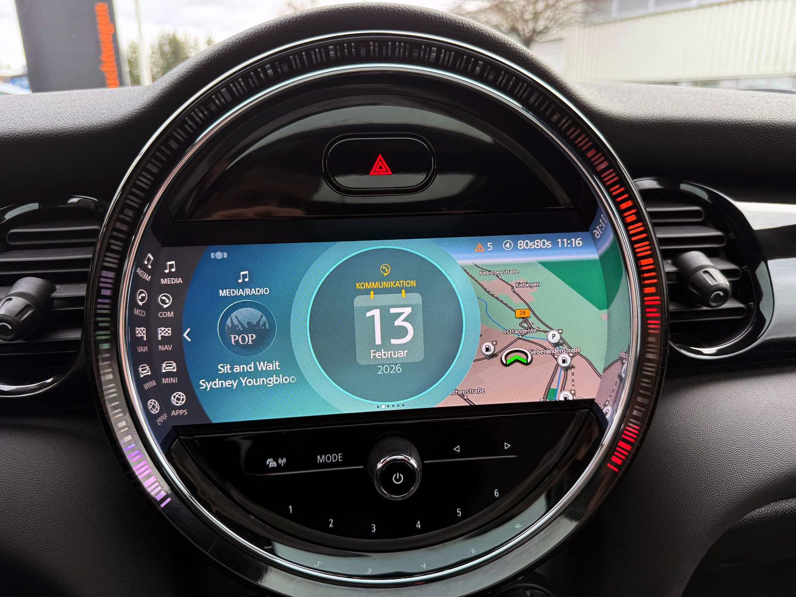 Fahrzeugabbildung MINI ONE 5-trg. Classic-Trim LED SHZ NAV PANO PDC BT