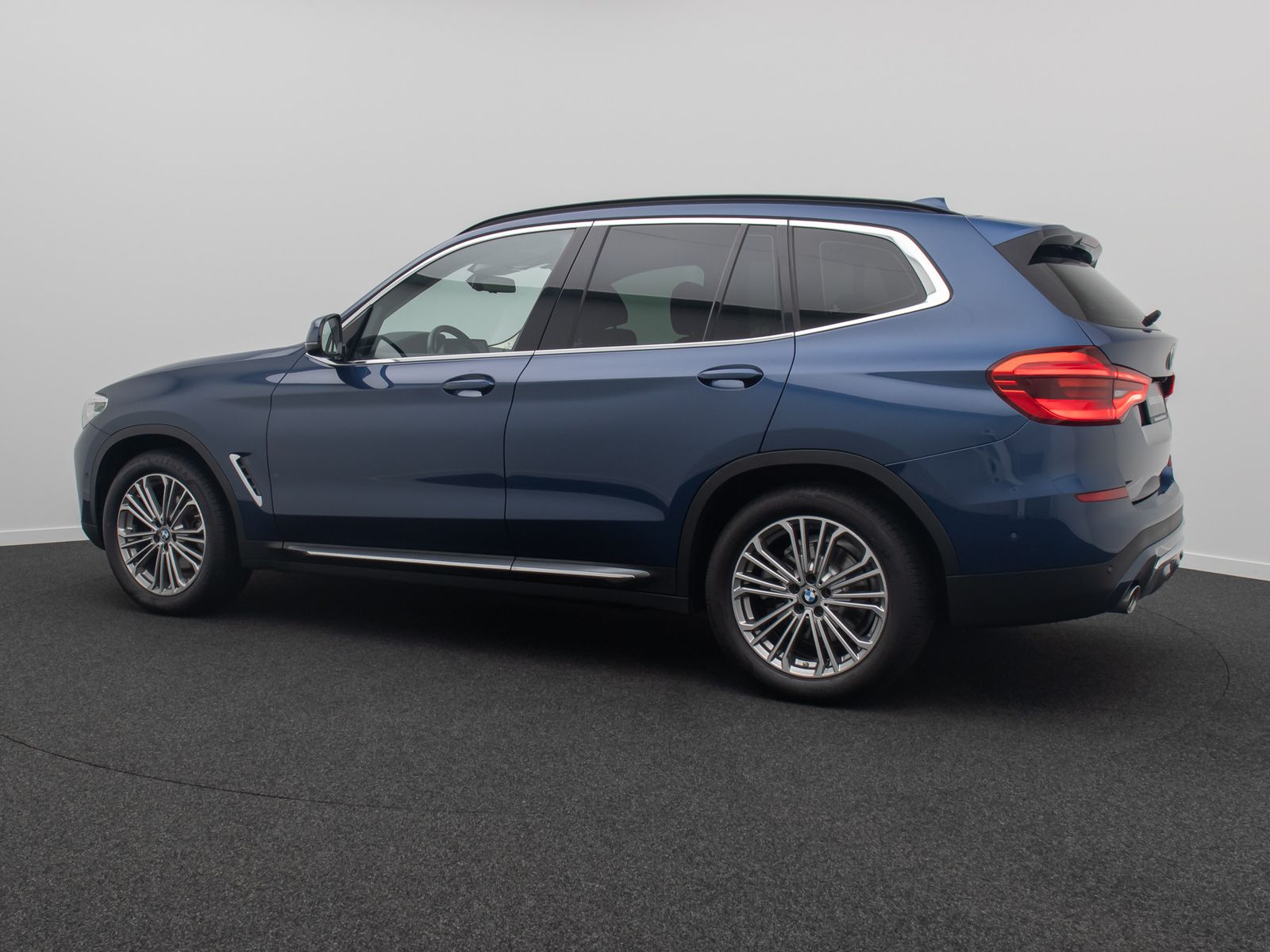 Fahrzeugabbildung BMW X3 xD20d Luxury Line Kamera AHK HUD Alarm 19Zoll