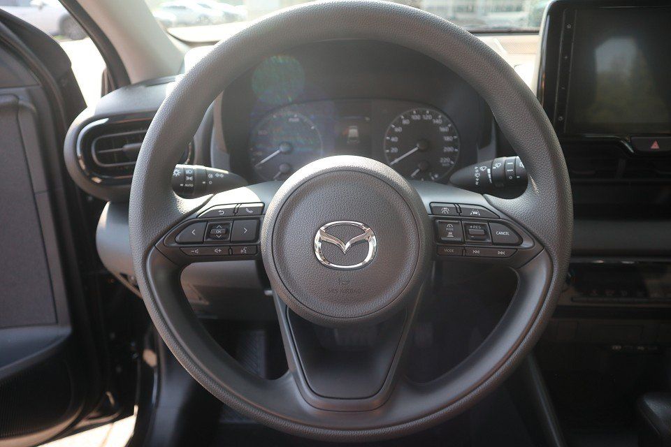 Fahrzeugabbildung Mazda 2 Hybrid Prime-Line 1.5L VVT-i 116 PS CVT ACAA R