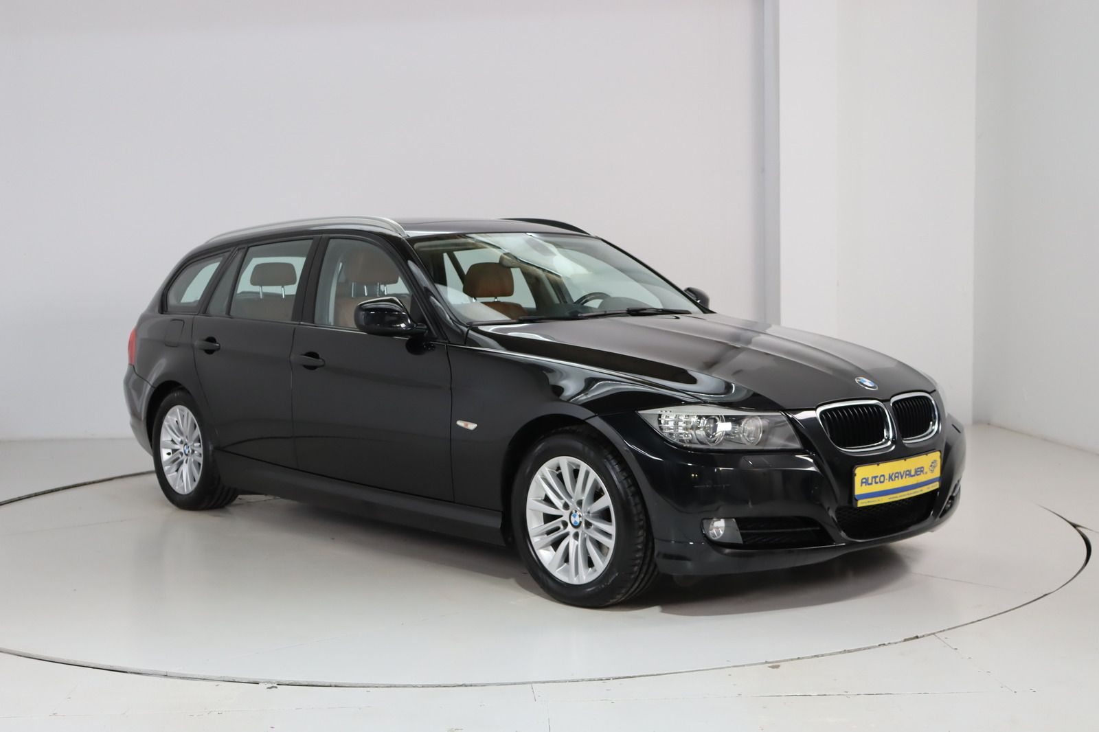 Fahrzeugabbildung BMW 318 i Touring * Xenon * Leder * Pano *