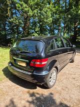 Mercedes-Benz B 160 Autotronic - - Mercedes-Benz B 160 mit Benzin-Antrieb