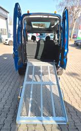 Opel Combo Panorama Rollstuhlumbau Rampe Kamera - gebrauchte Opel Combo aus dem Jahr 2017