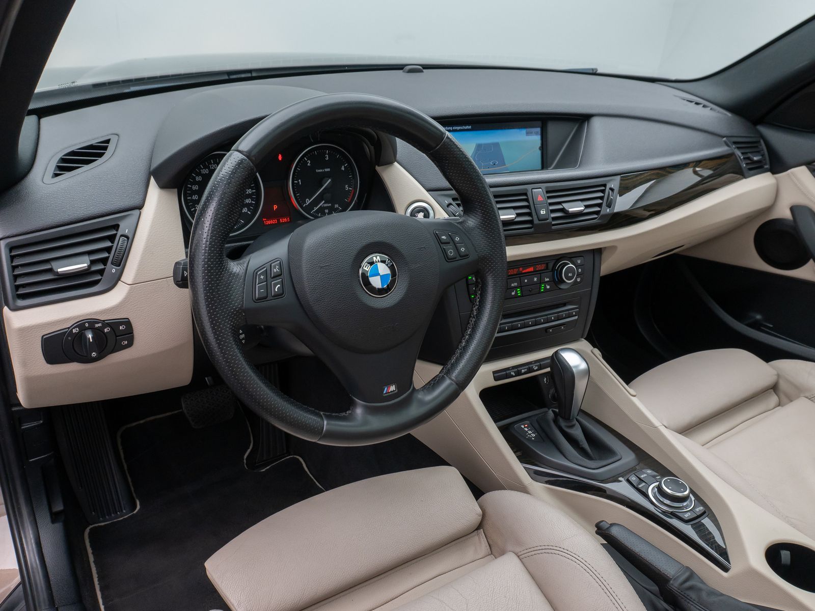 Fahrzeugabbildung BMW X1 xD23d xLine Panorama HiFi PDC Xenon Komfort