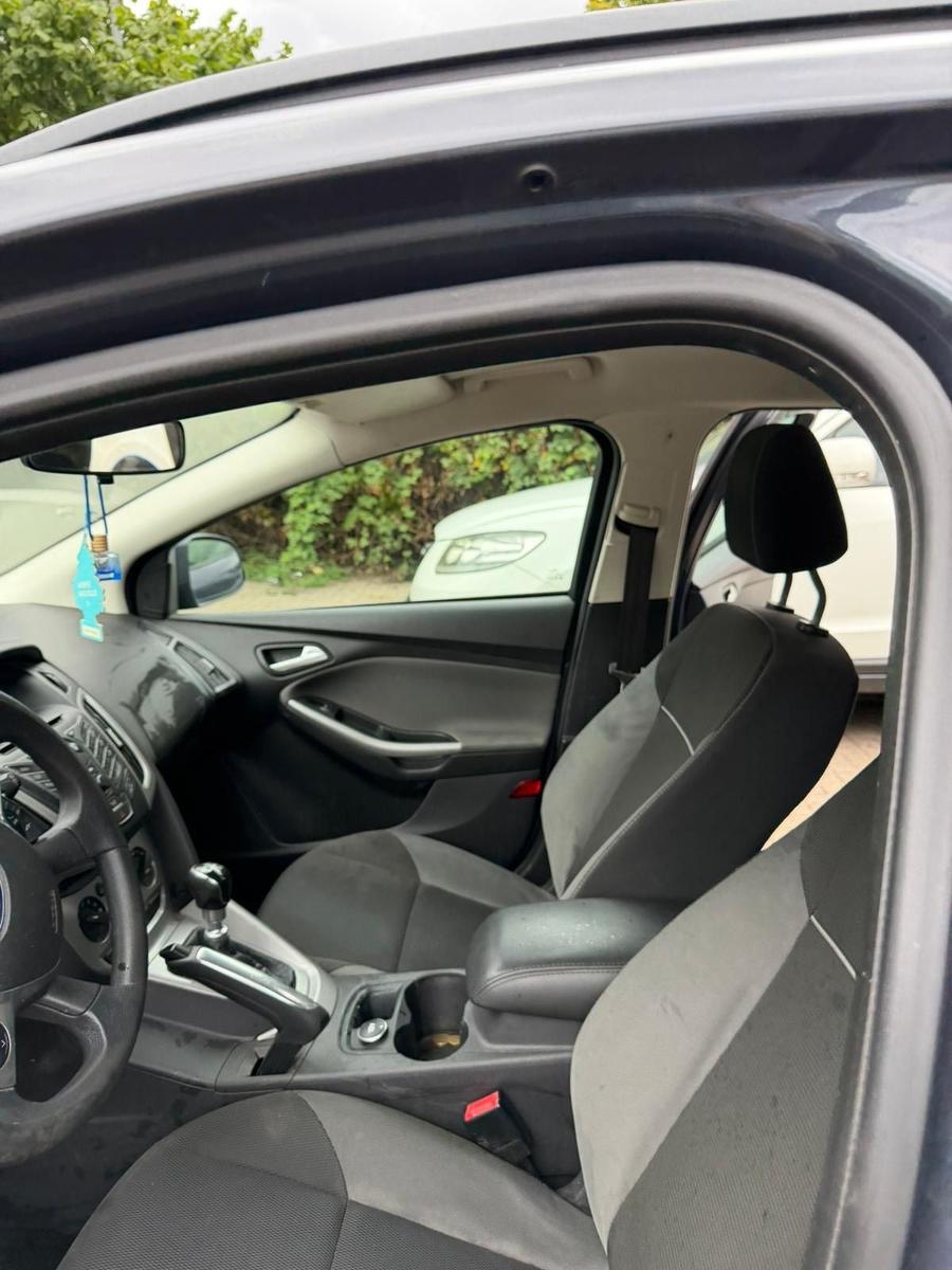 Ford Focus 2012 — photo 13