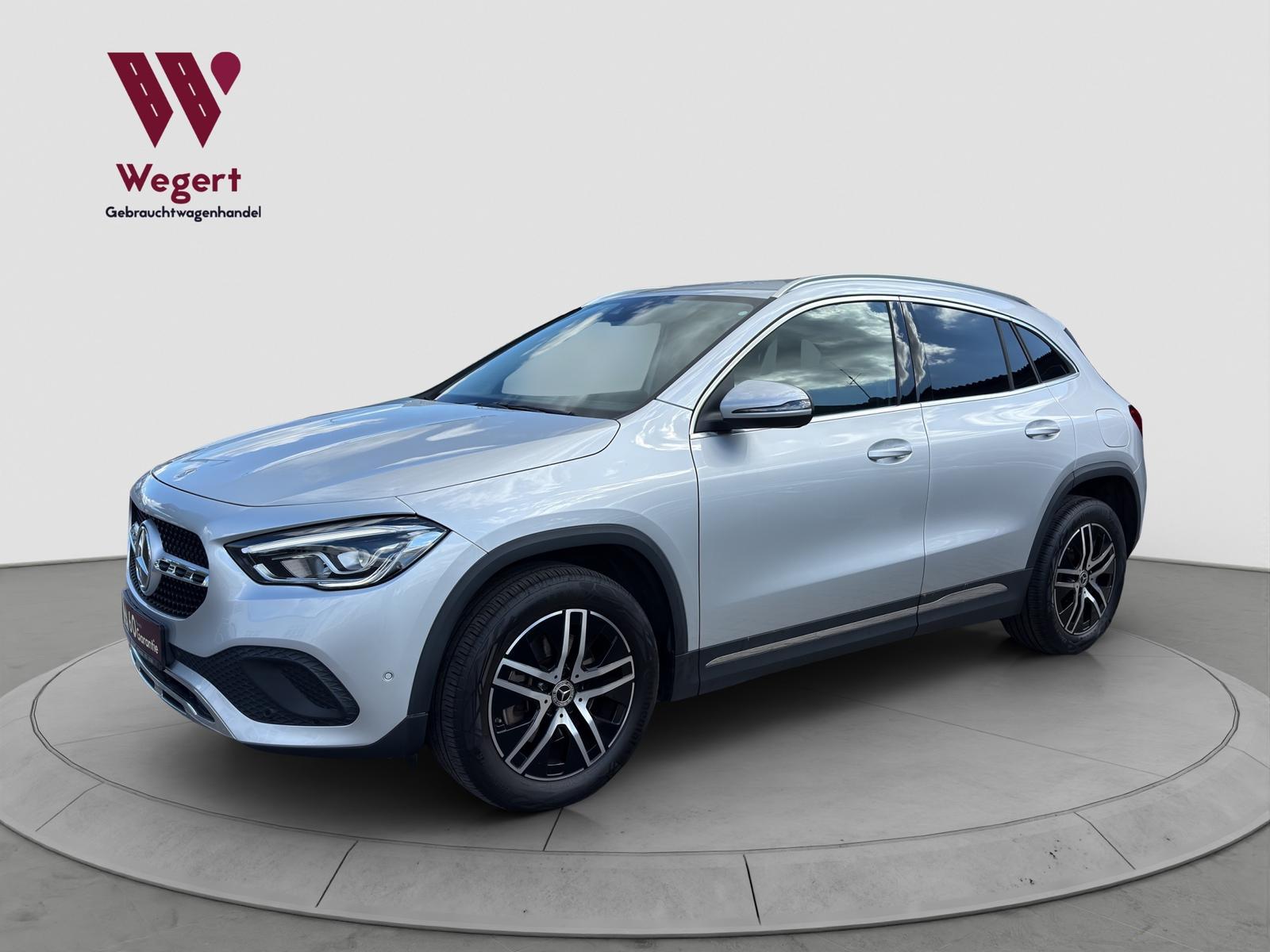 Mercedes-Benz GLA250 4Matic*CARPLAY*R-CAM*HUD*LED*MBUX*1HAND*