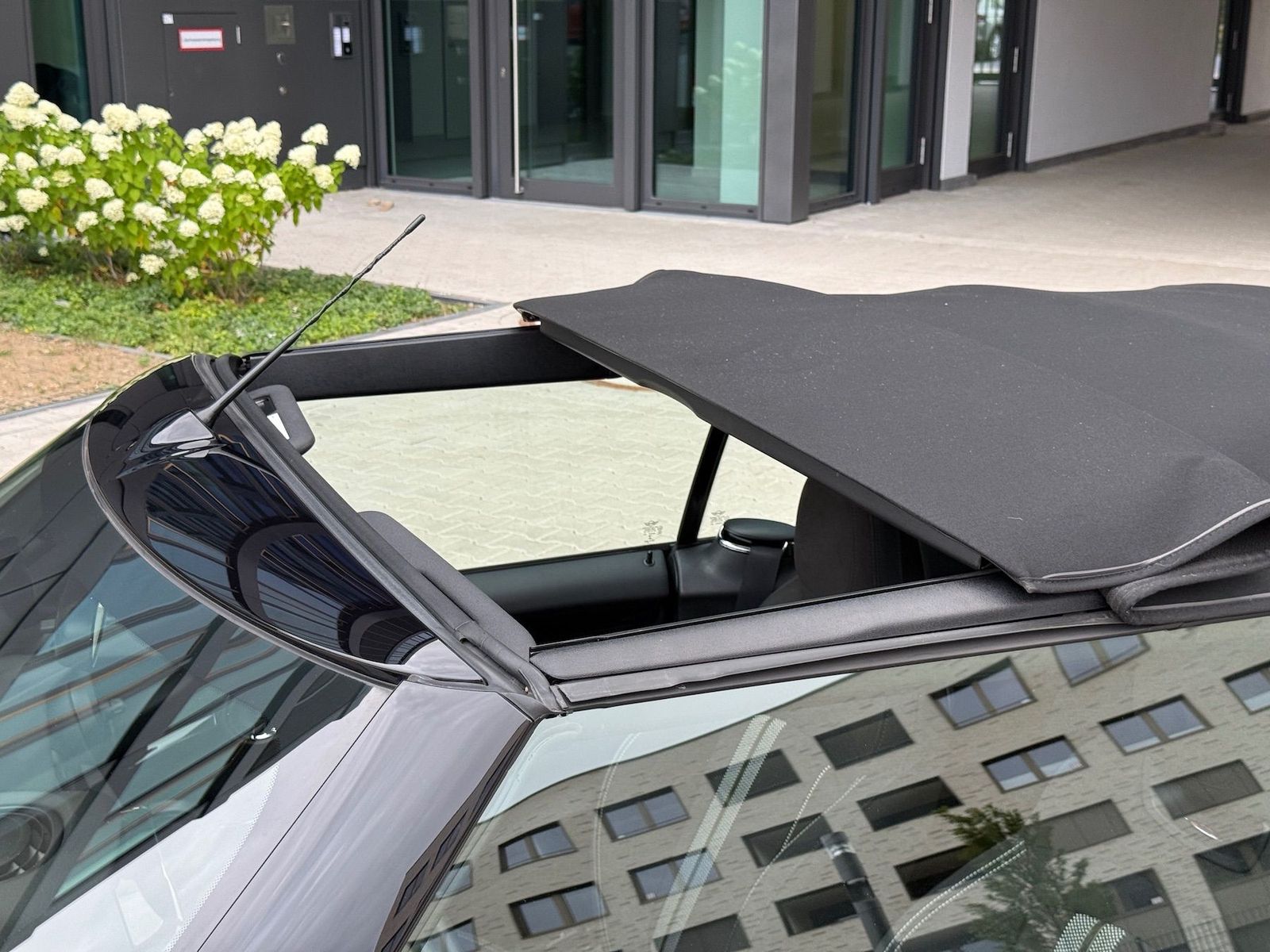 Fahrzeugabbildung MINI John Cooper Works Cabrio NAVI|KAMERA|ESS.-TRIM