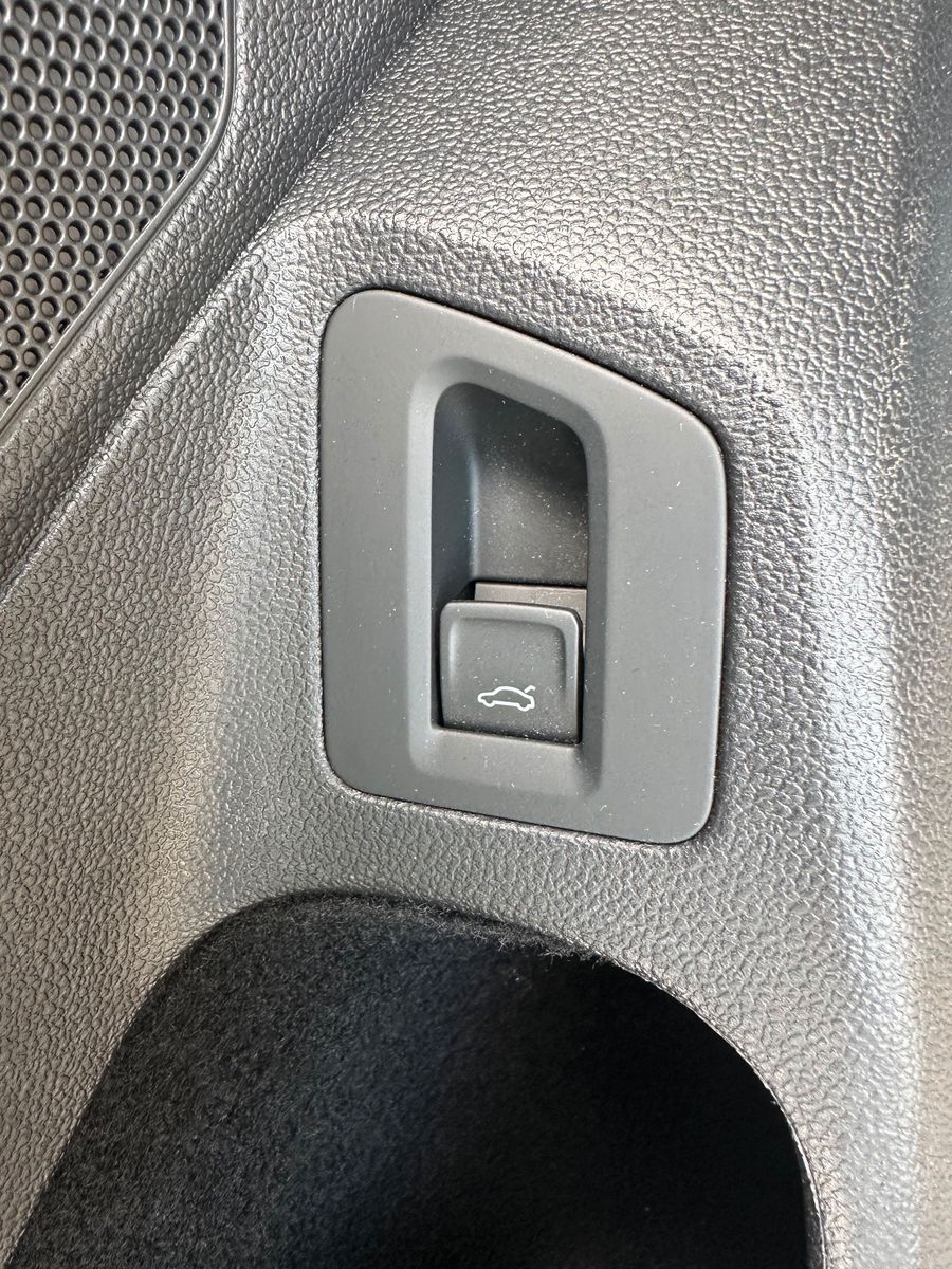 Fahrzeugabbildung Volkswagen Passat Variant 2.0 TDI DSG Business NAV+LED+ACC