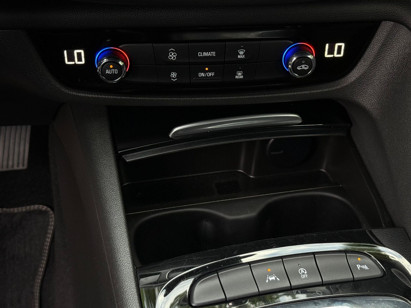 Fahrzeugabbildung Opel Insignia 2.0CDTI Aut. Elegance ILUX+NAV+KAM+CARP