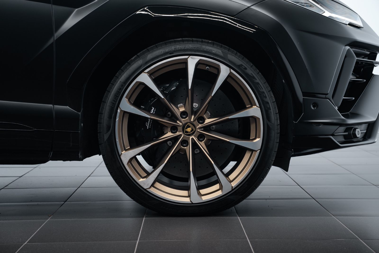 Fahrzeugabbildung Lamborghini Urus S CARBON/B&O/AKRAPOVIC/PANO/23"/STYLE