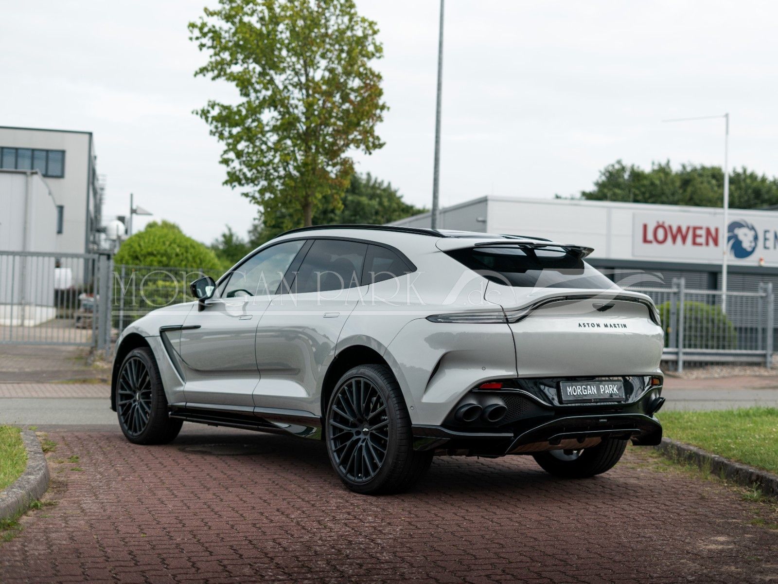 Fahrzeugabbildung Aston Martin DBX 707 1.Hd. MwSt. *Sonderlack* VOLL