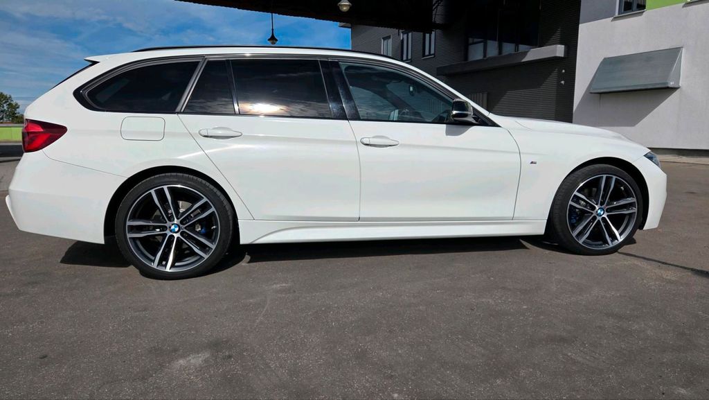 Image of BMW 320