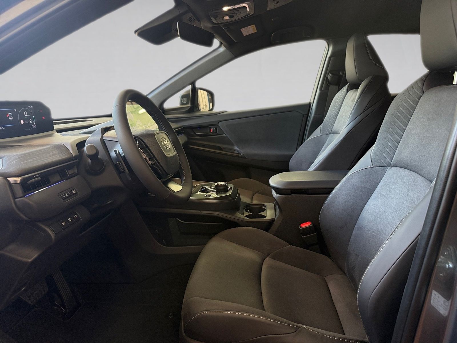 Fahrzeugabbildung Toyota C-HR+ Lounge 4x4 AWD 77 KW, 360,SHZ,el.Heck