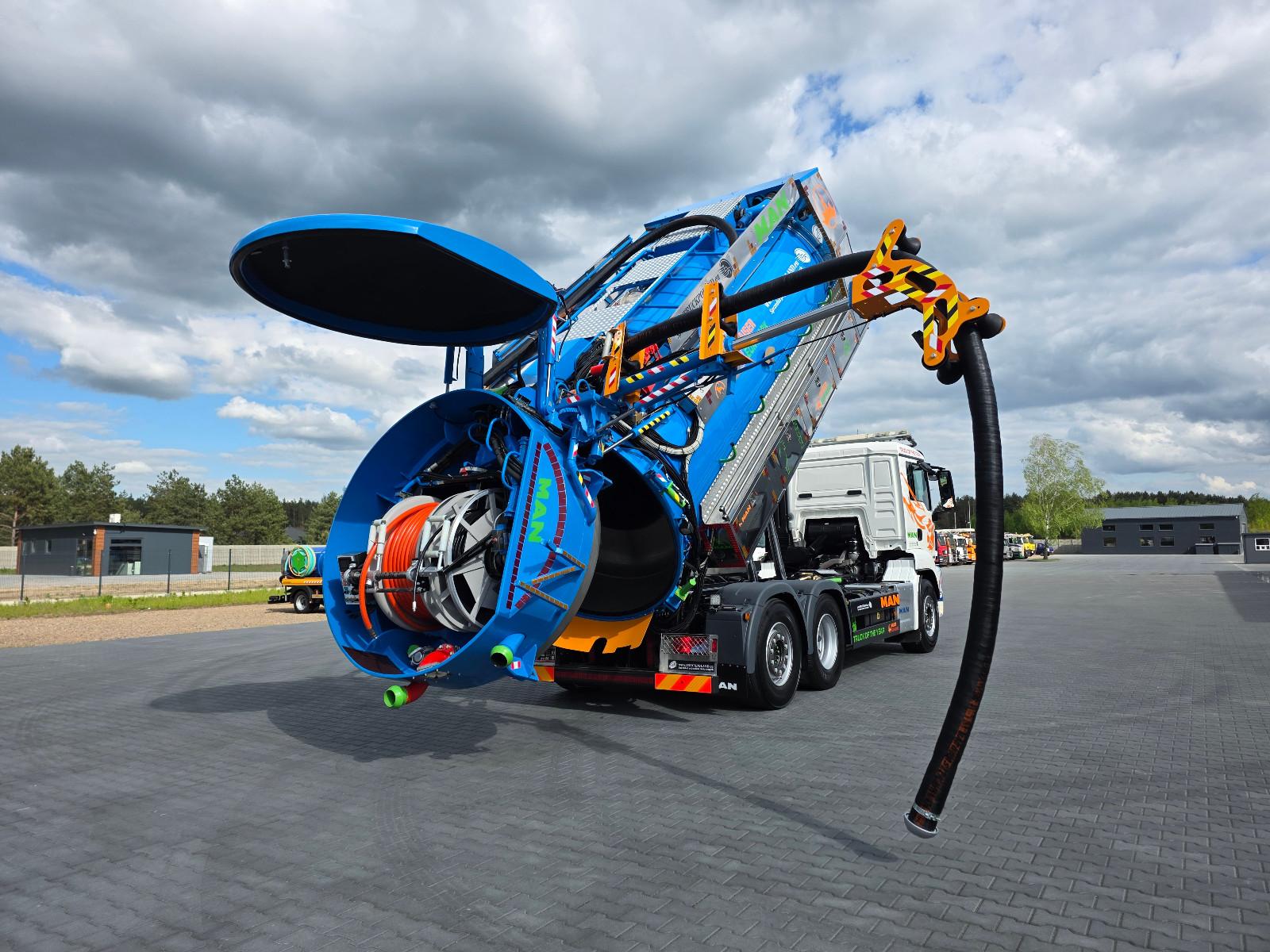 MAN KAISER EUR-MARK FOR CHANNEL CLEANING saug kanal